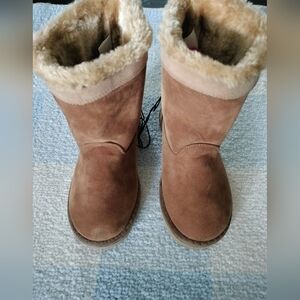 Western Chief Plush Fur-Lined Suede Winter Boots - Chestnut Brown